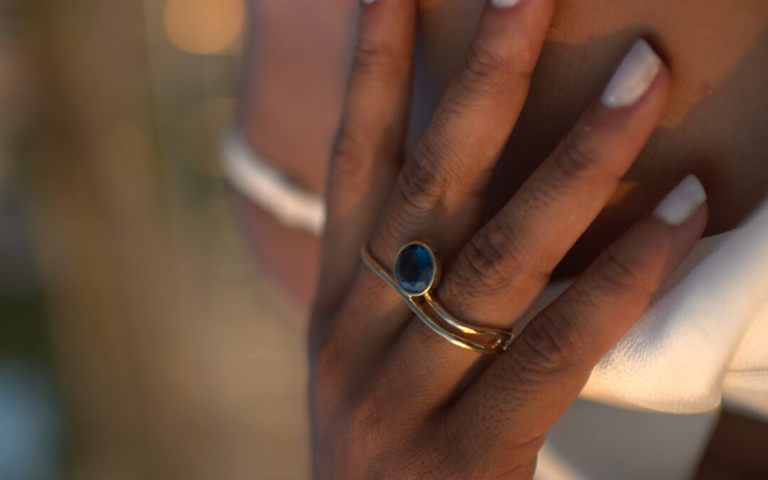 Lapidação de gemas: o que é e como transforma uma pedra bruta em joia