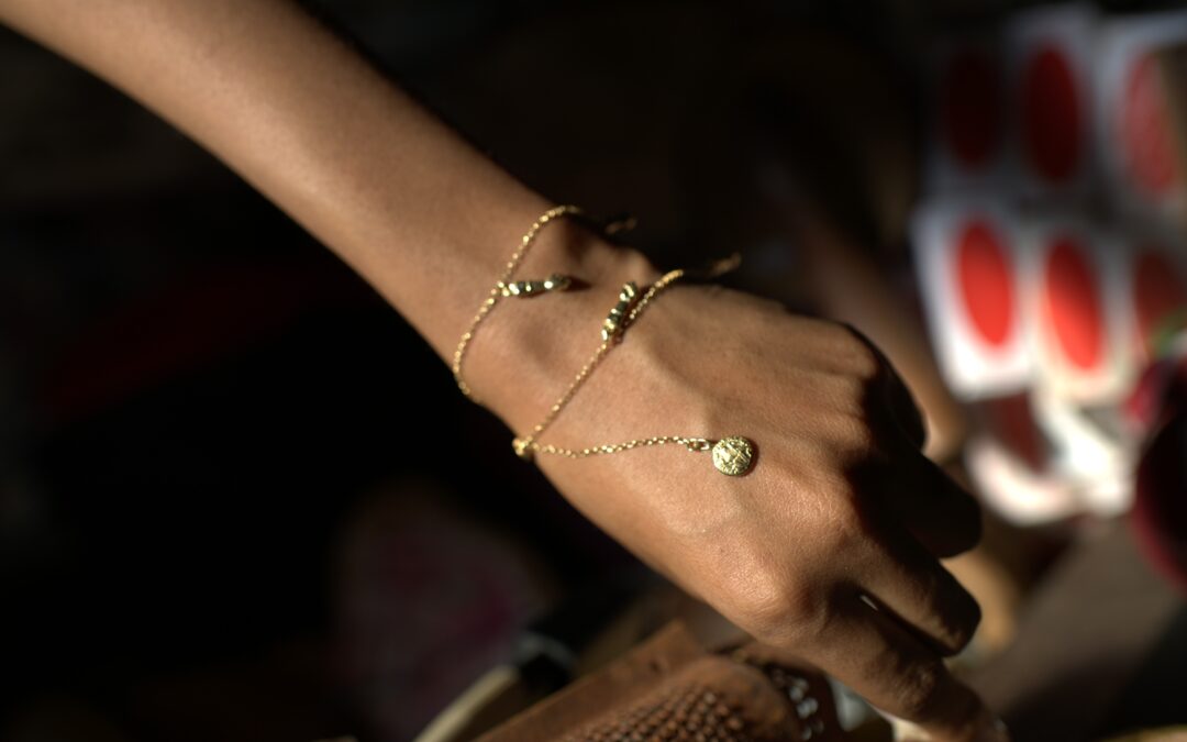 Como a alta do ouro impacta o preço das joias no Brasil